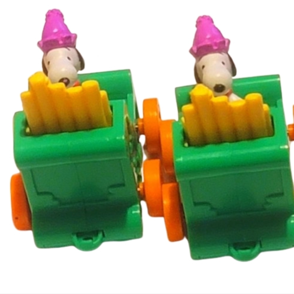 SNOOPY with Woodstock Happy Birthday Green Piano Car x 2 vintage mini toy